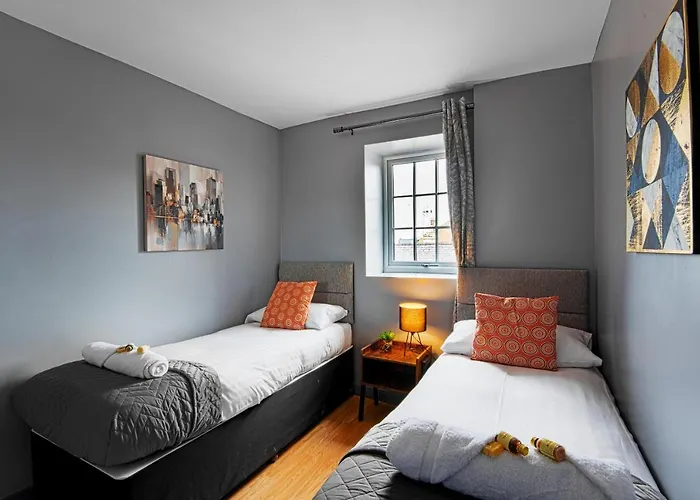 The Penthouse Gathering - Town Centre - Sleeps Up To 16