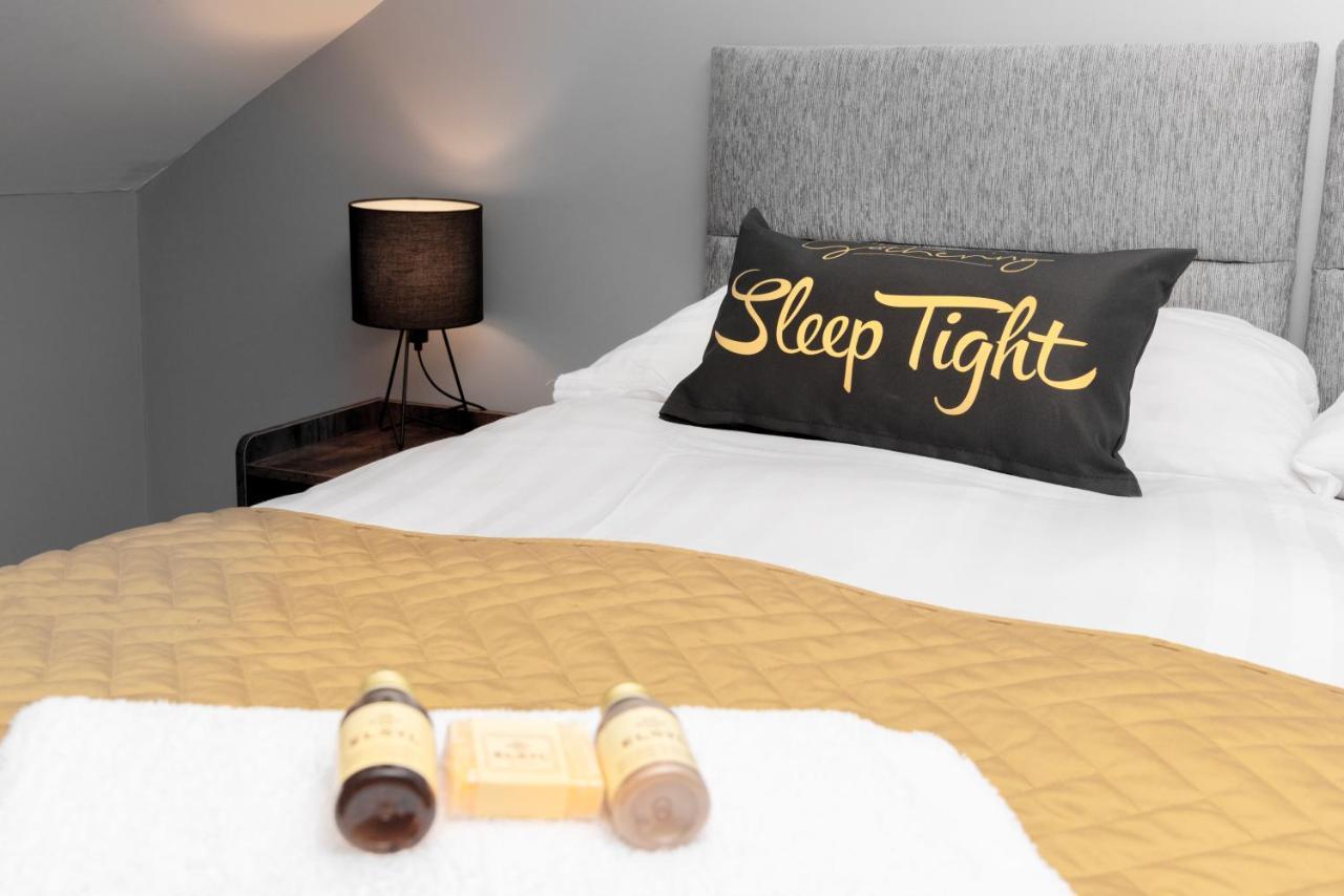 The Penthouse Gathering - Town Centre - Sleeps Up To 16 * Wrexham