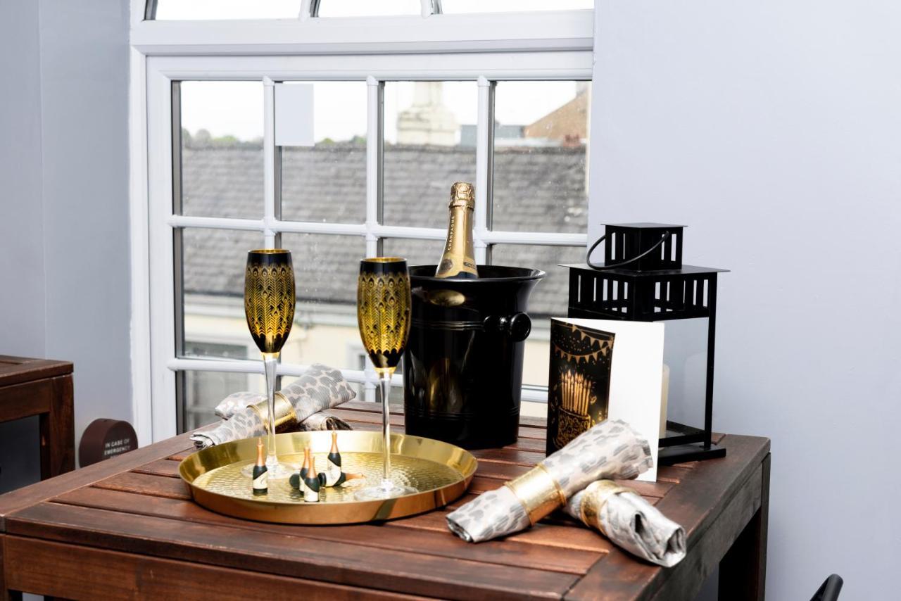 The Penthouse Gathering - Town Centre - Sleeps Up To 16 Apartment Wrexham