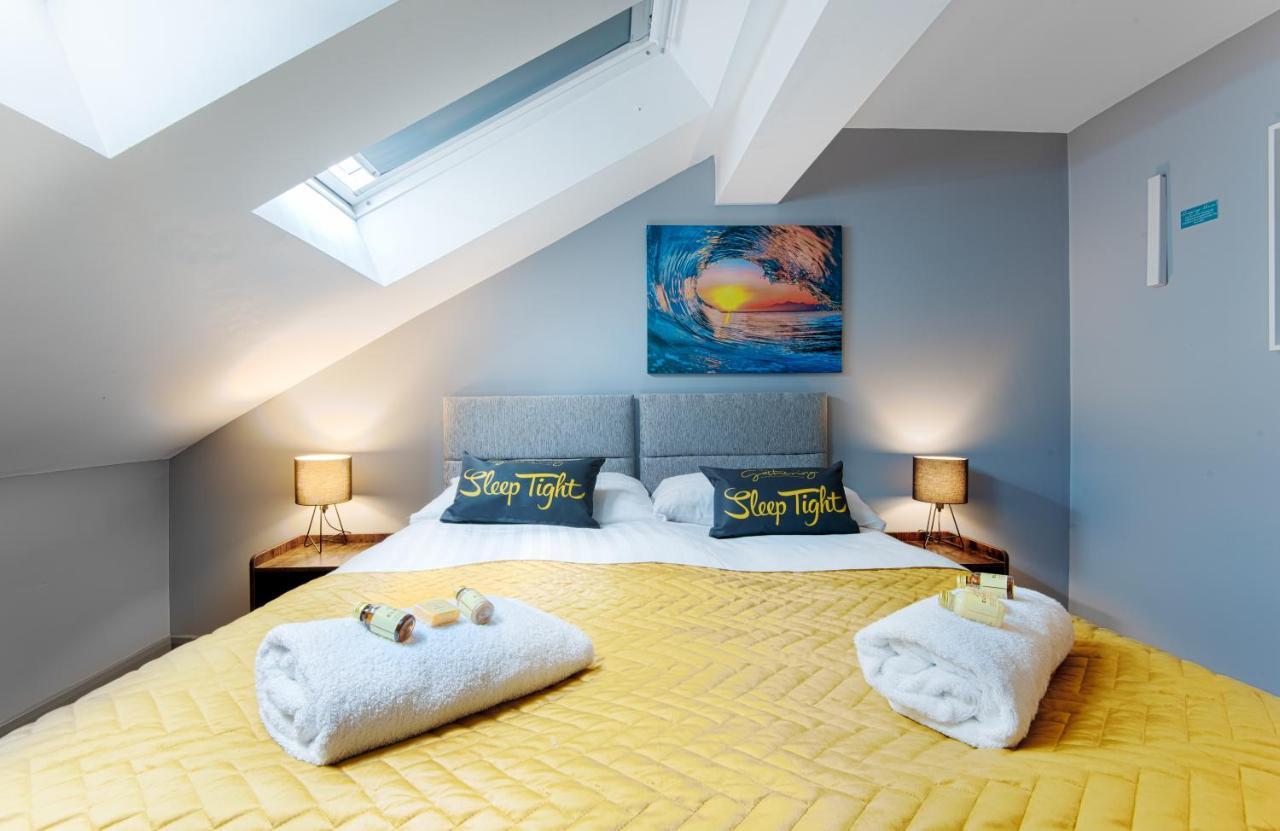 The Penthouse Gathering - Town Centre - Sleeps Up To 16 * Wrexham