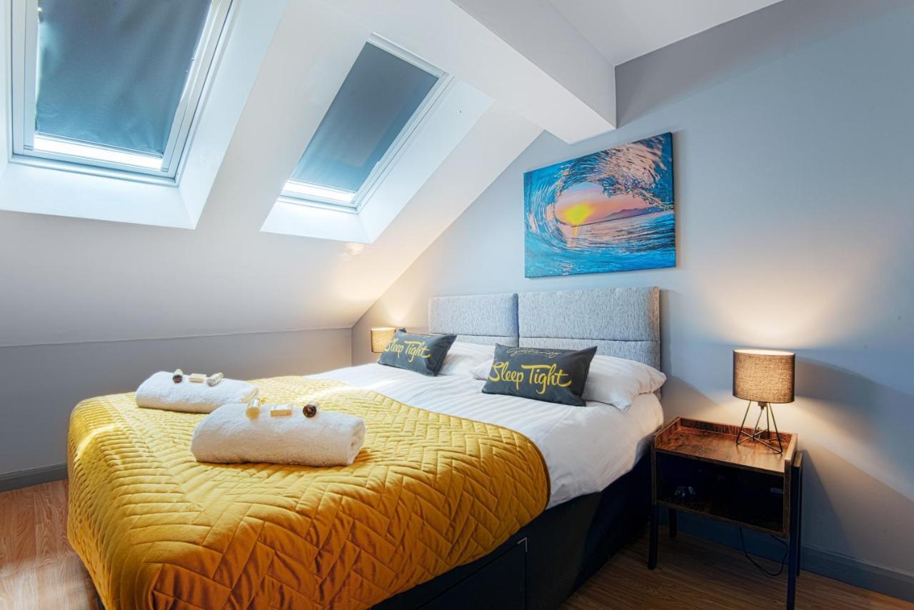 The Penthouse Gathering - Town Centre - Sleeps Up To 16 * Wrexham
