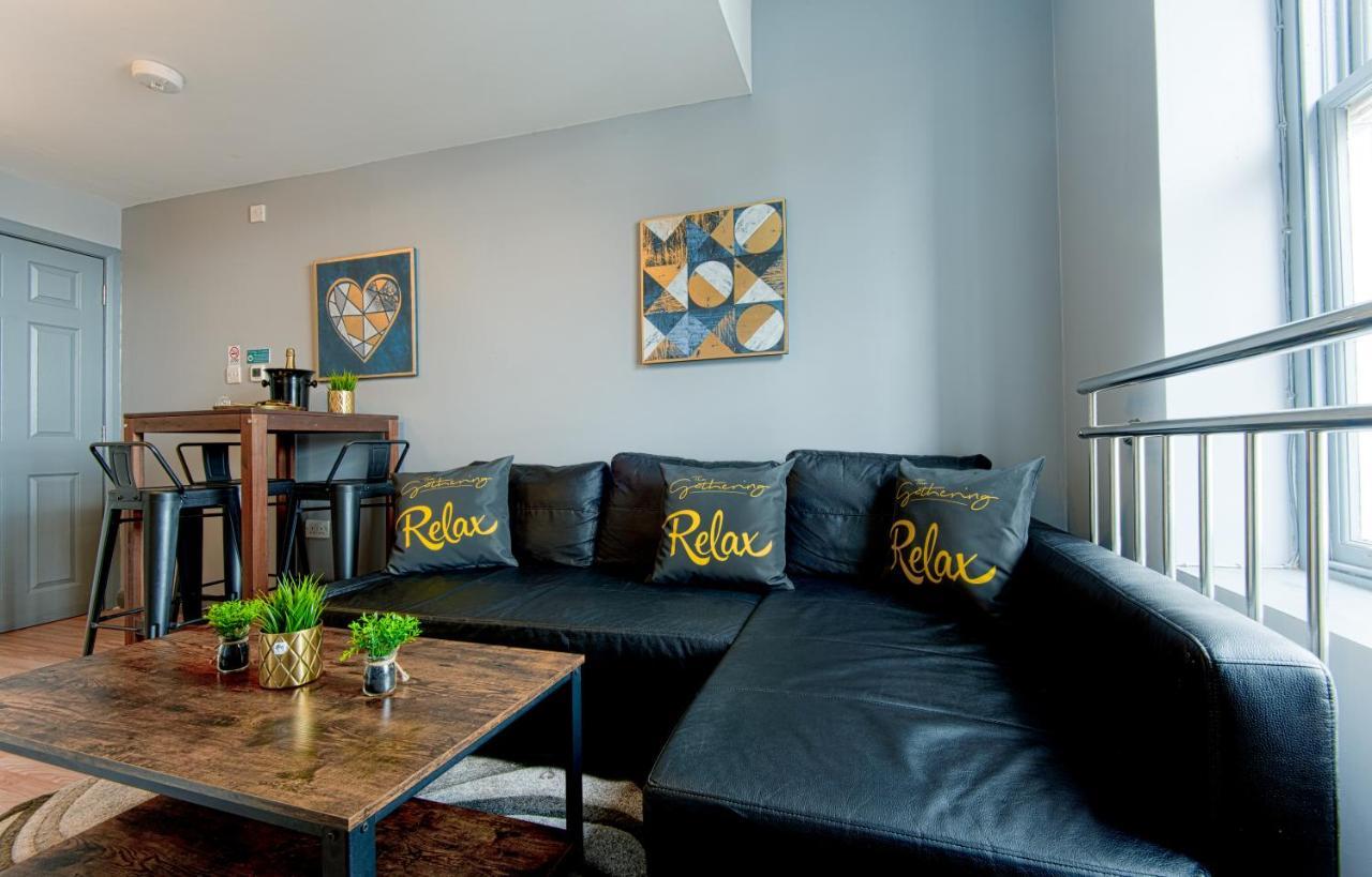 Apartment The Penthouse Gathering - Town Centre - Sleeps Up To 16 Wrexham