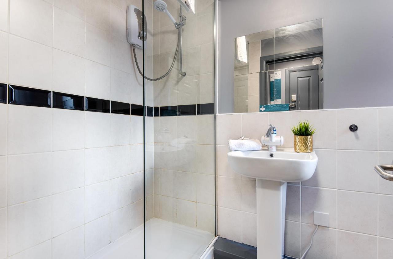 The Penthouse Gathering - Town Centre - Sleeps Up To 16 Apartment Wrexham
