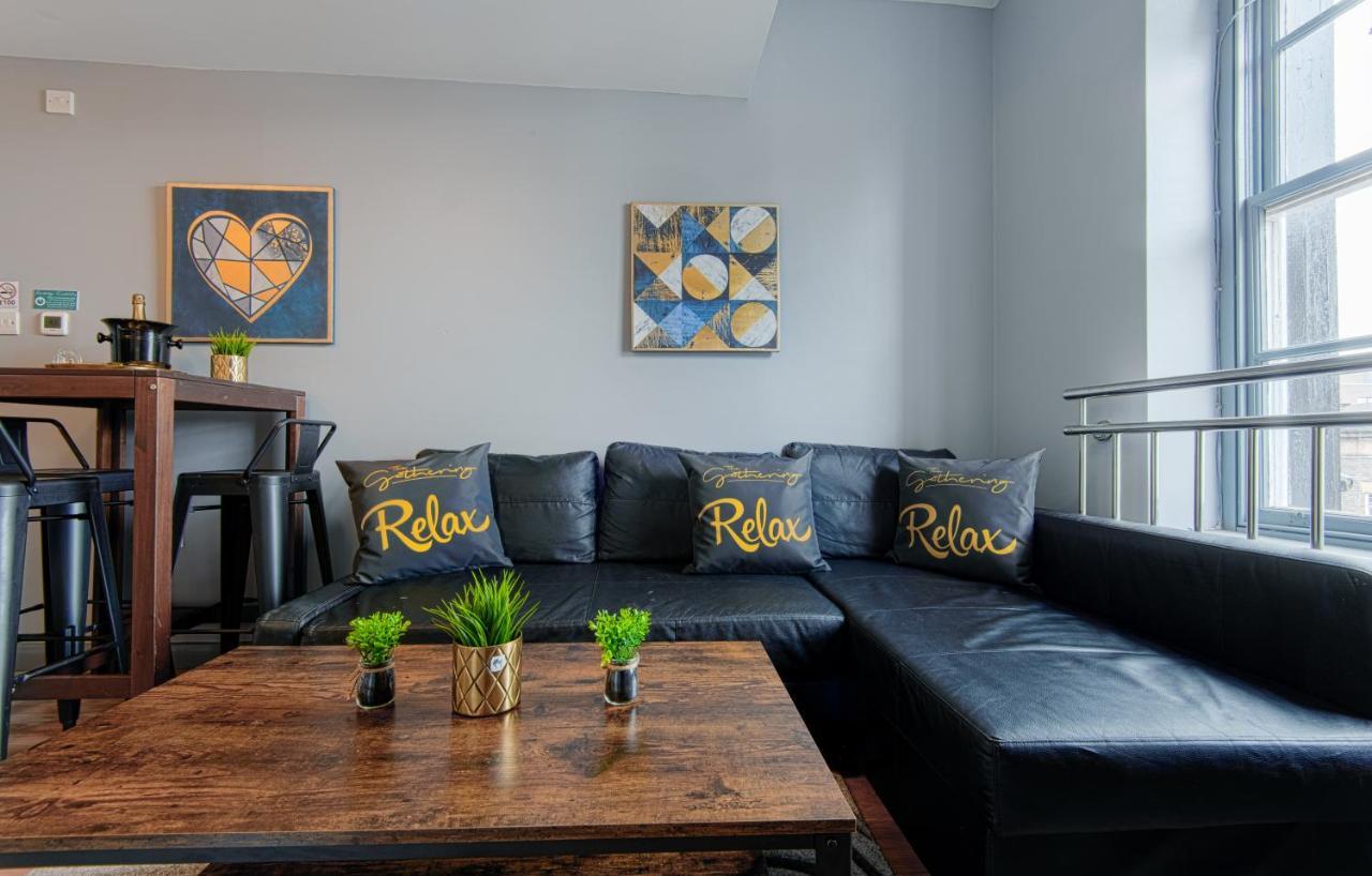The Penthouse Gathering - Town Centre - Sleeps Up To 16 Wrexham