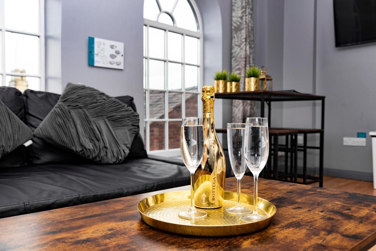 The Penthouse Gathering - Town Centre - Sleeps Up To 16 * Wrexham