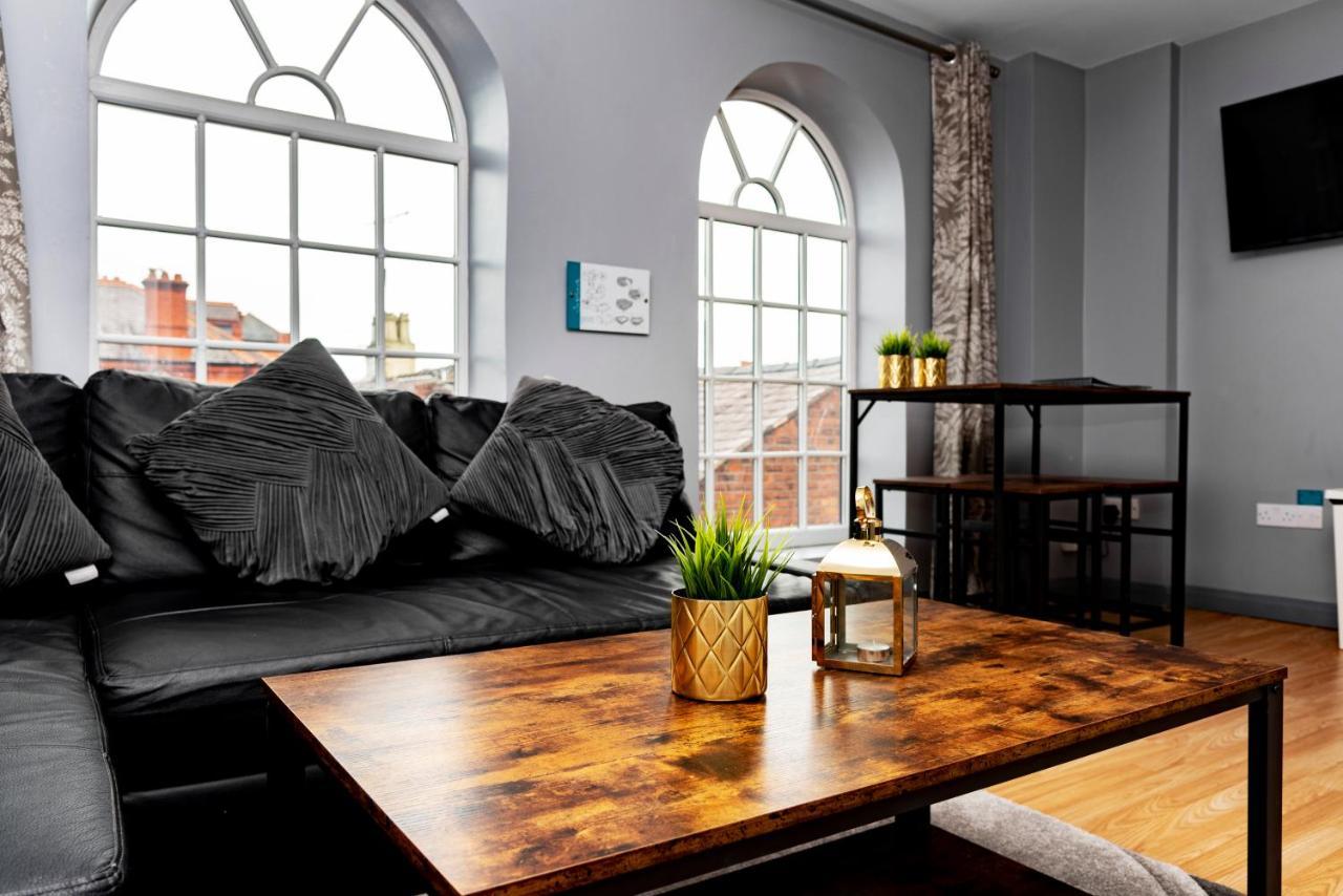 The Penthouse Gathering - Town Centre - Sleeps Up To 16 * Wrexham
