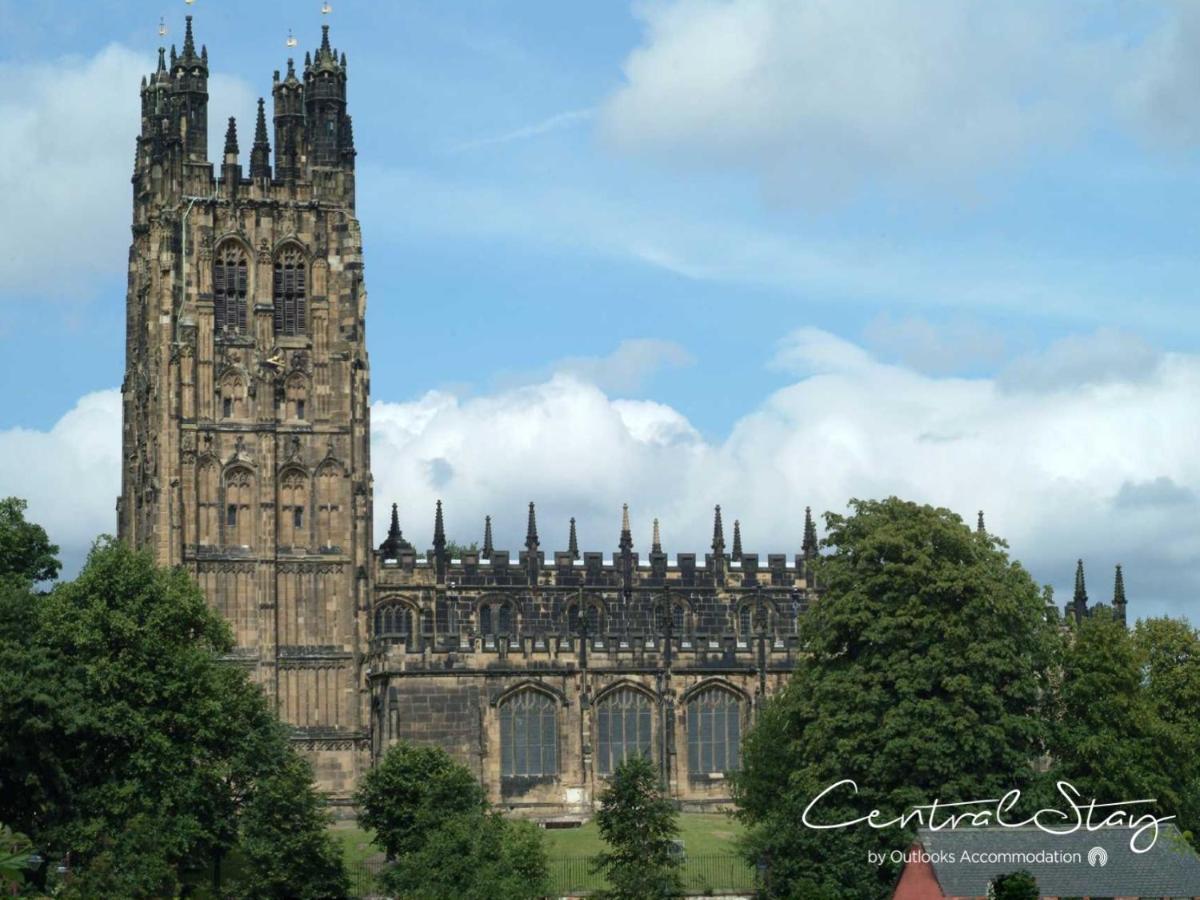 The Penthouse Gathering - Town Centre - Sleeps Up To 16 * Wrexham