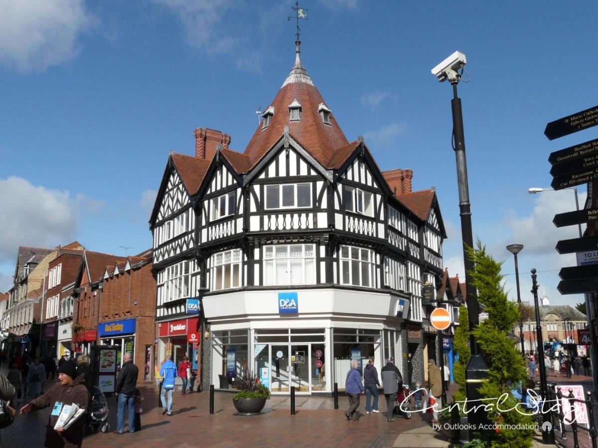 The Penthouse Gathering - Town Centre - Sleeps Up To 16 * Wrexham